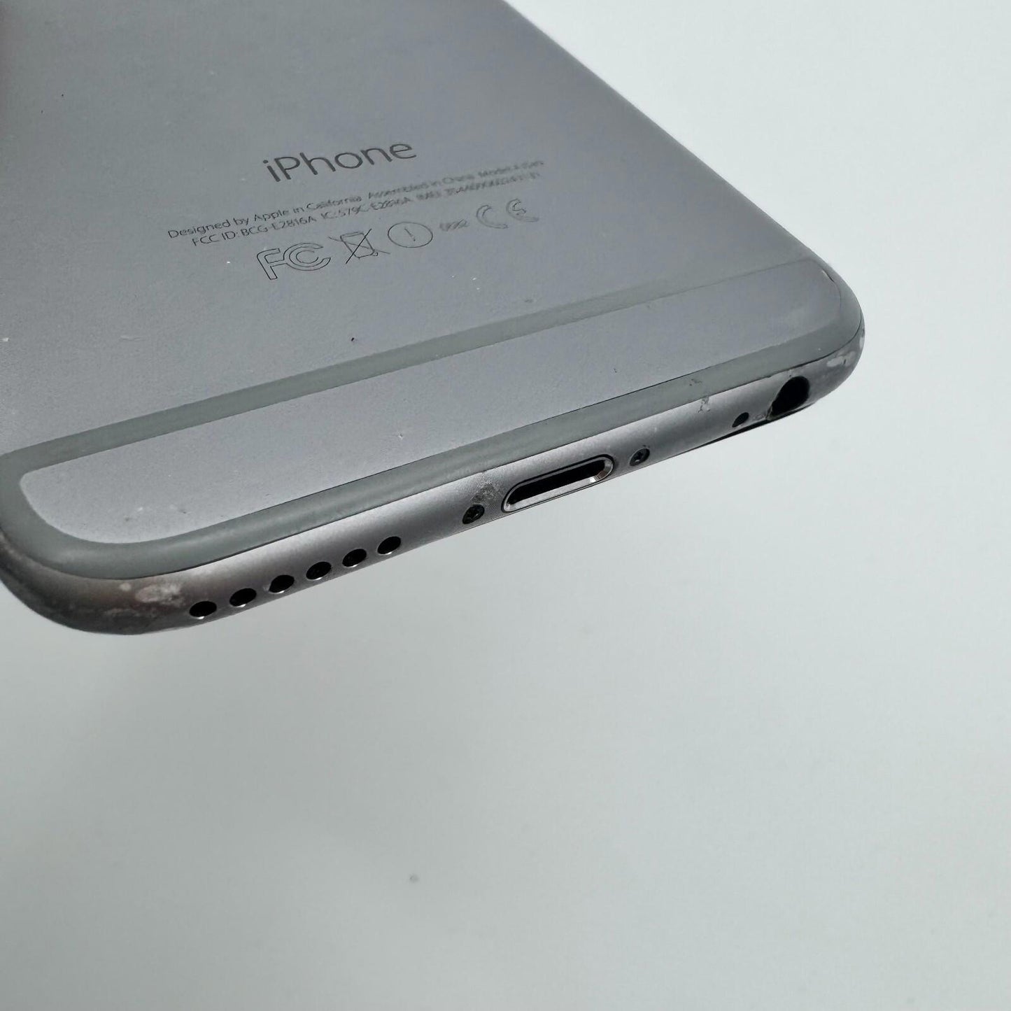 DEFECTIVE IPHONE 6 SPACE GRAY 64GB *FOR PARTS / DOES NOT TURN ON*