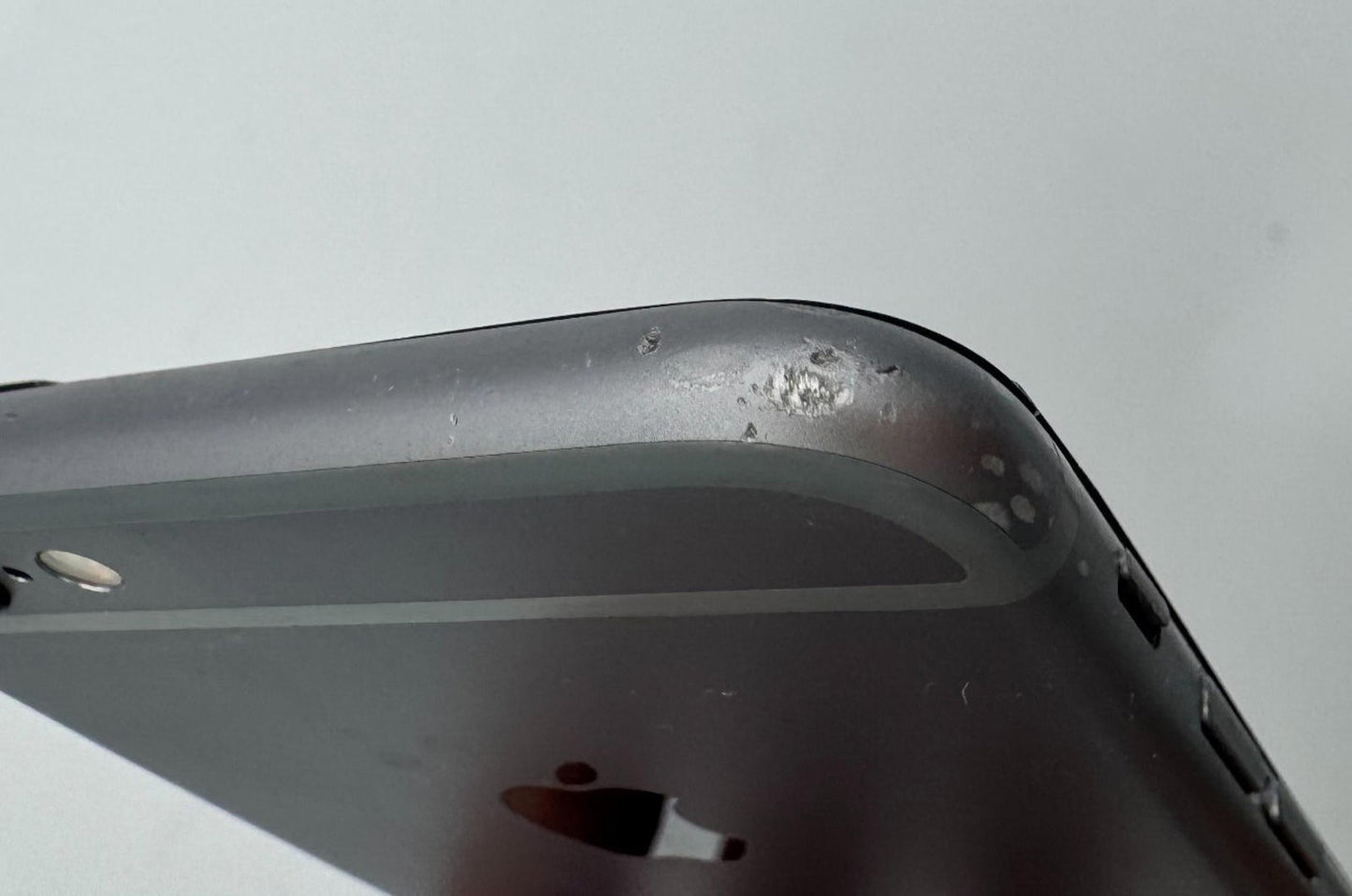 DEFECTIVE IPHONE 6 SPACE GRAY 64GB *FOR PARTS / DOES NOT TURN ON*