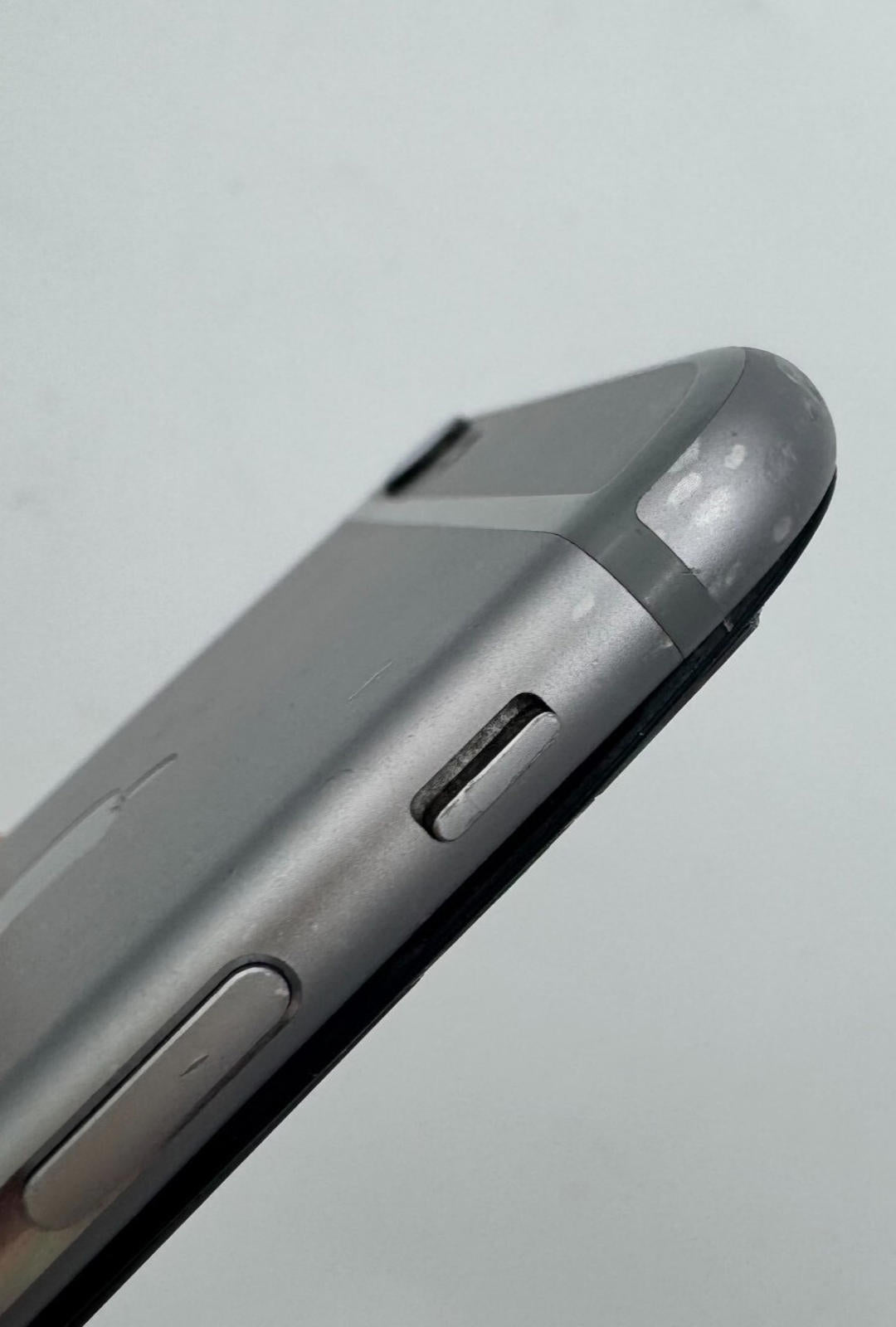 DEFECTIVE IPHONE 6 SPACE GRAY 64GB *FOR PARTS / DOES NOT TURN ON*