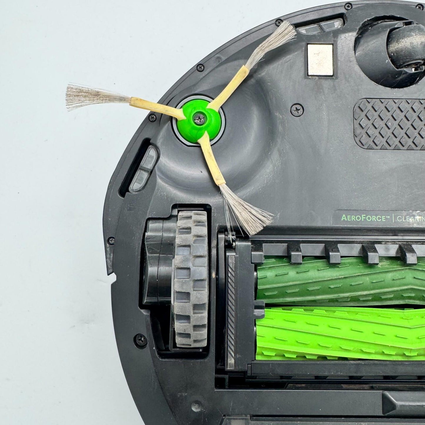 DEFECTIVE iROBOT ROOMBA i1 ROBOT VACUUM *STAYS ON LOOP / BAD BOARD*