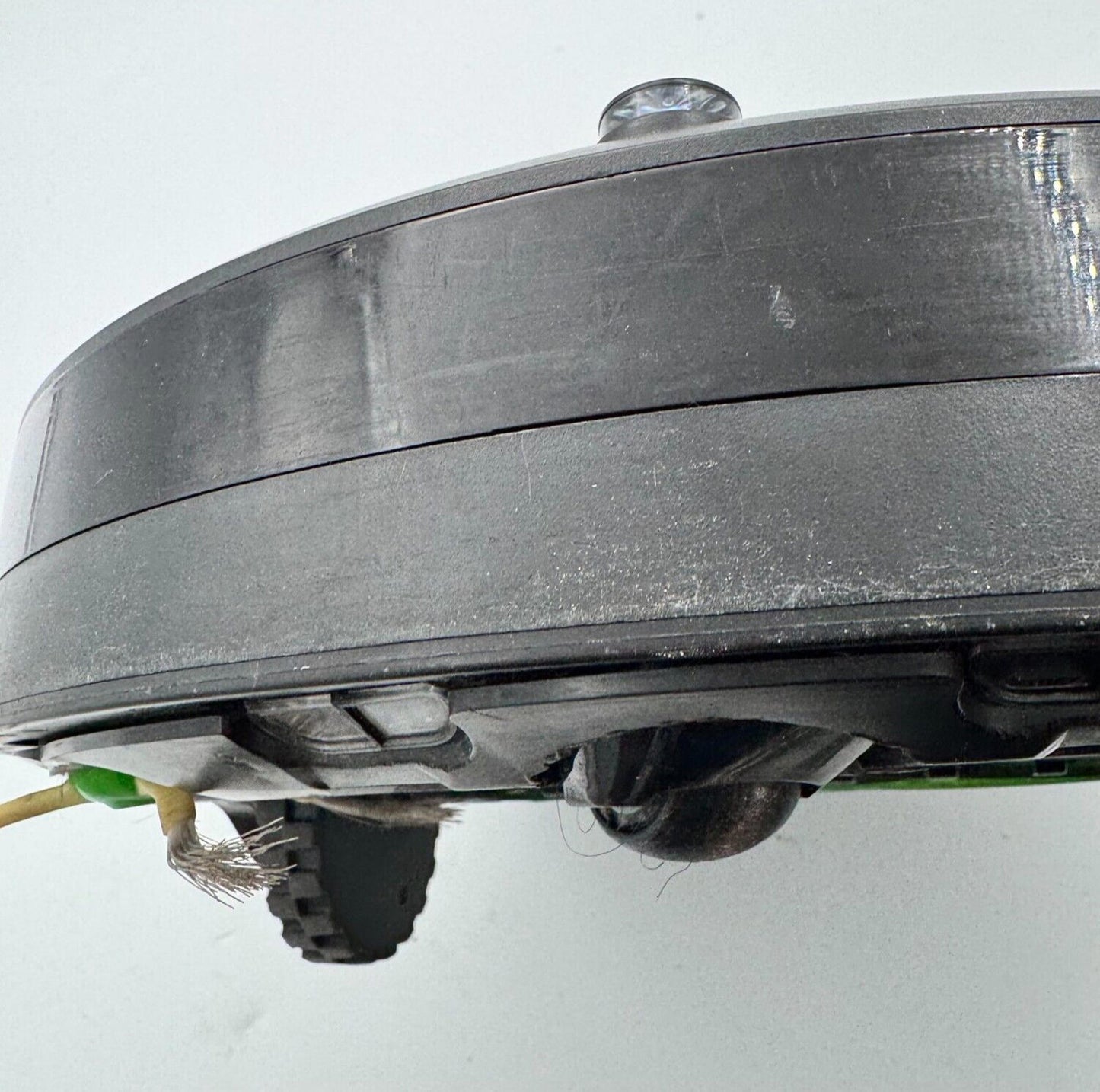 DEFECTIVE iROBOT ROOMBA i1 ROBOT VACUUM *STAYS ON LOOP / BAD BOARD*