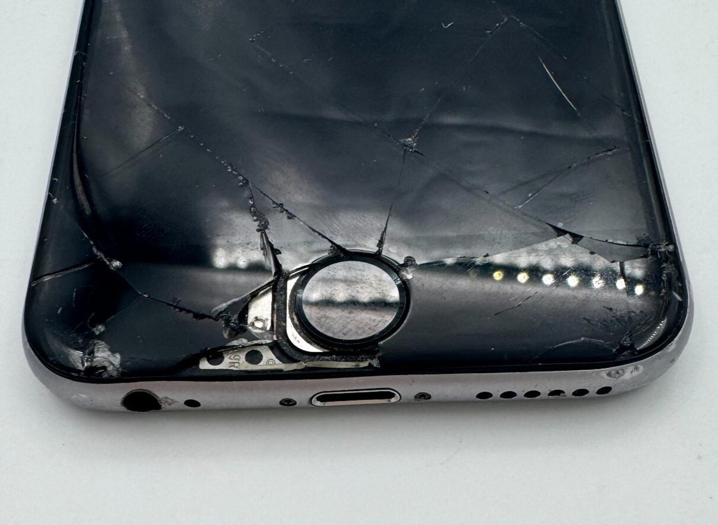 DEFECTIVE IPHONE 6 SPACE GRAY 64GB *FOR PARTS / DOES NOT TURN ON*