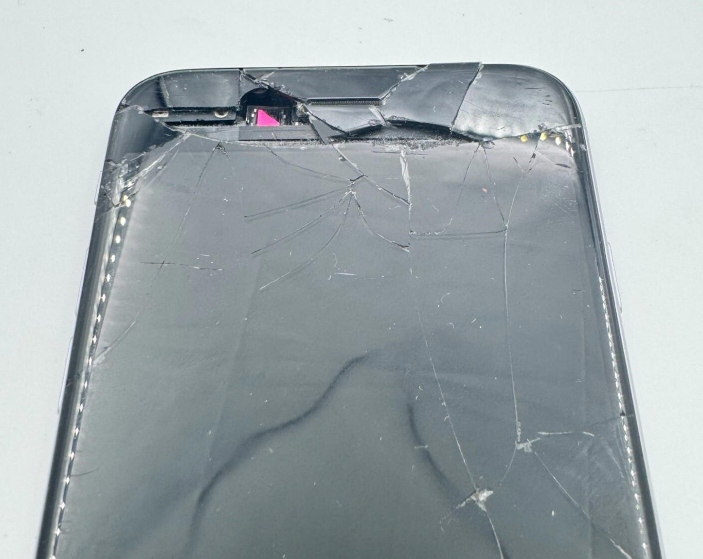 DEFECTIVE IPHONE 6 SPACE GRAY 64GB *FOR PARTS / DOES NOT TURN ON*